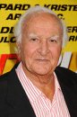 Robert Loggia